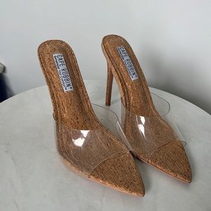 Pointed toe high heel